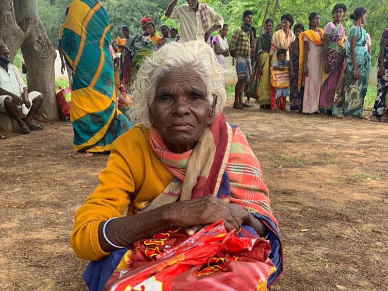 Anziana in India durante l'emergenza da Covid
